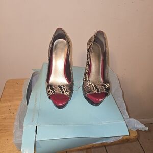 Stylish Snakeskin Peep-Toe Heels